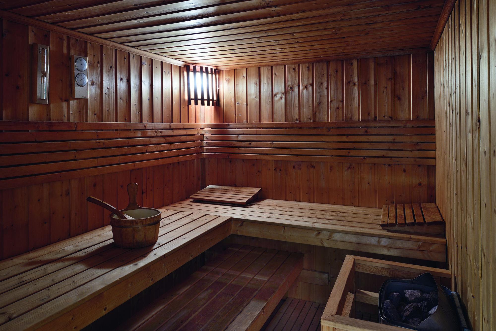 Moevenpick Hotel City Star Djeddah Extérieur photo A Finnish sauna