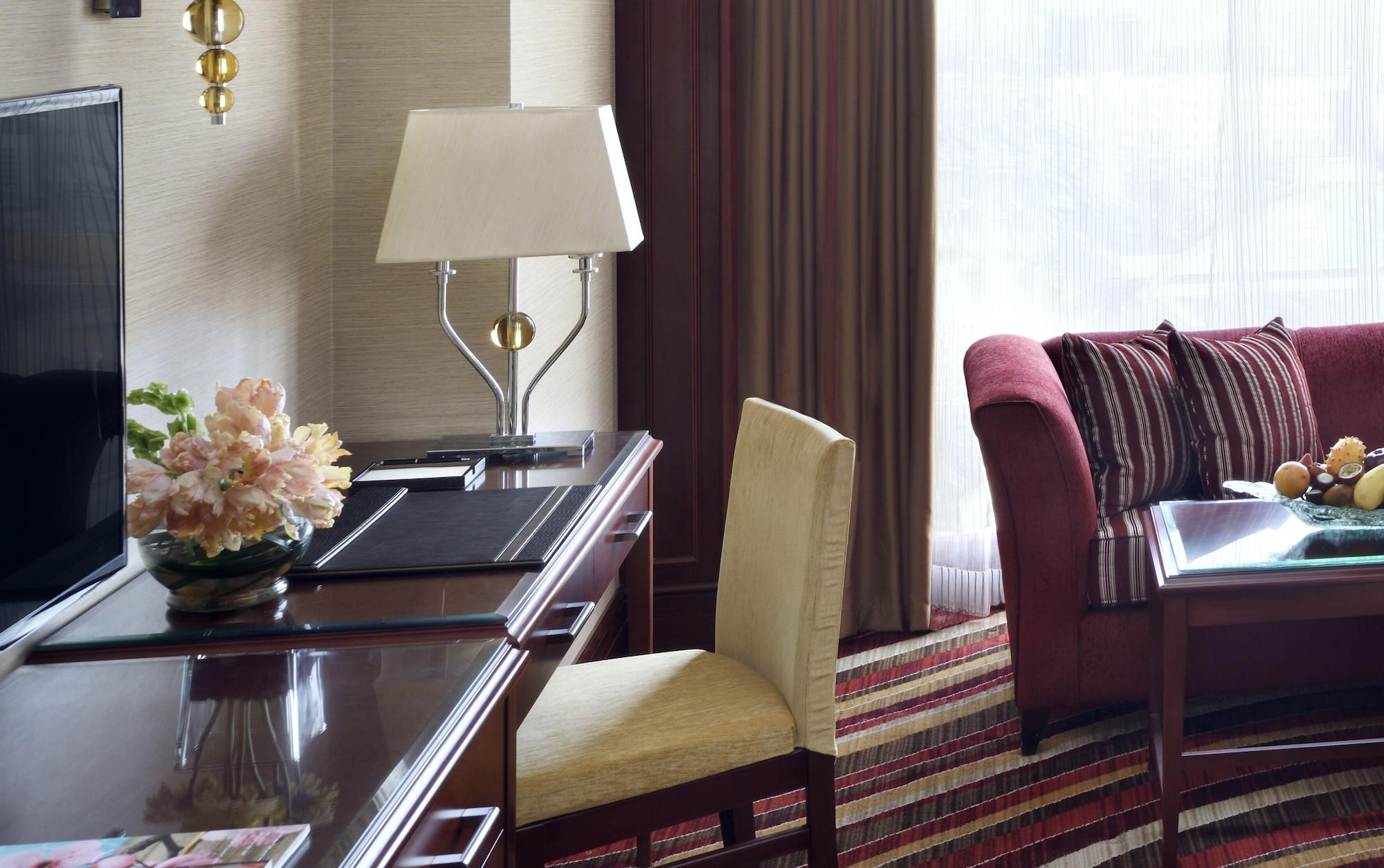 Moevenpick Hotel City Star Djeddah Extérieur photo A room at the hotel