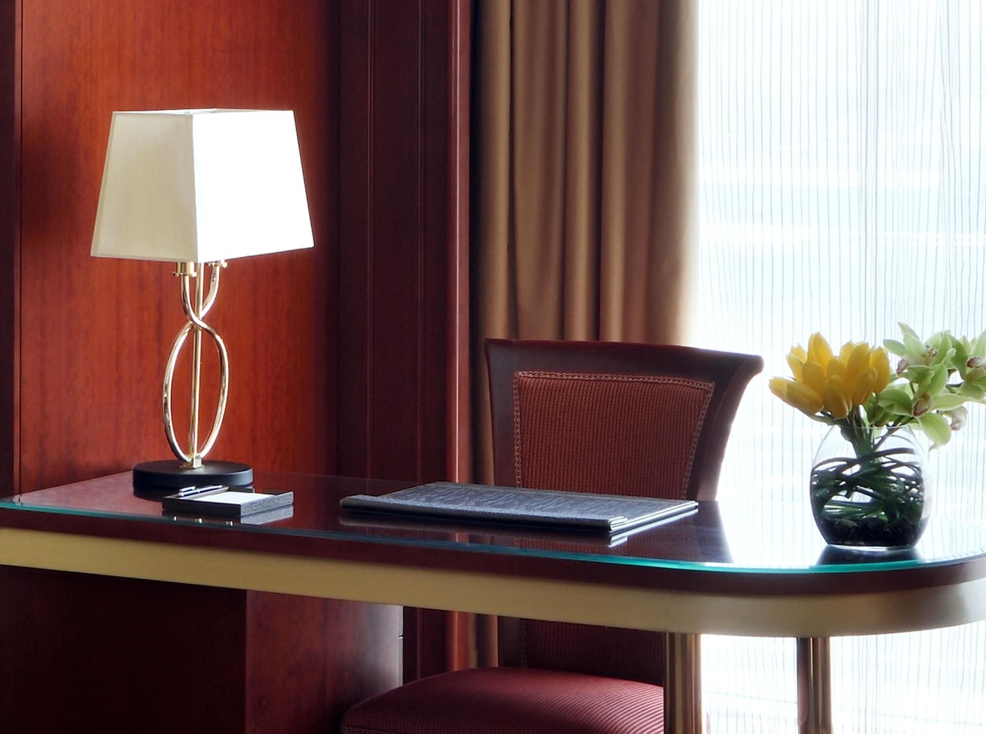 Moevenpick Hotel City Star Djeddah Extérieur photo A table lamp