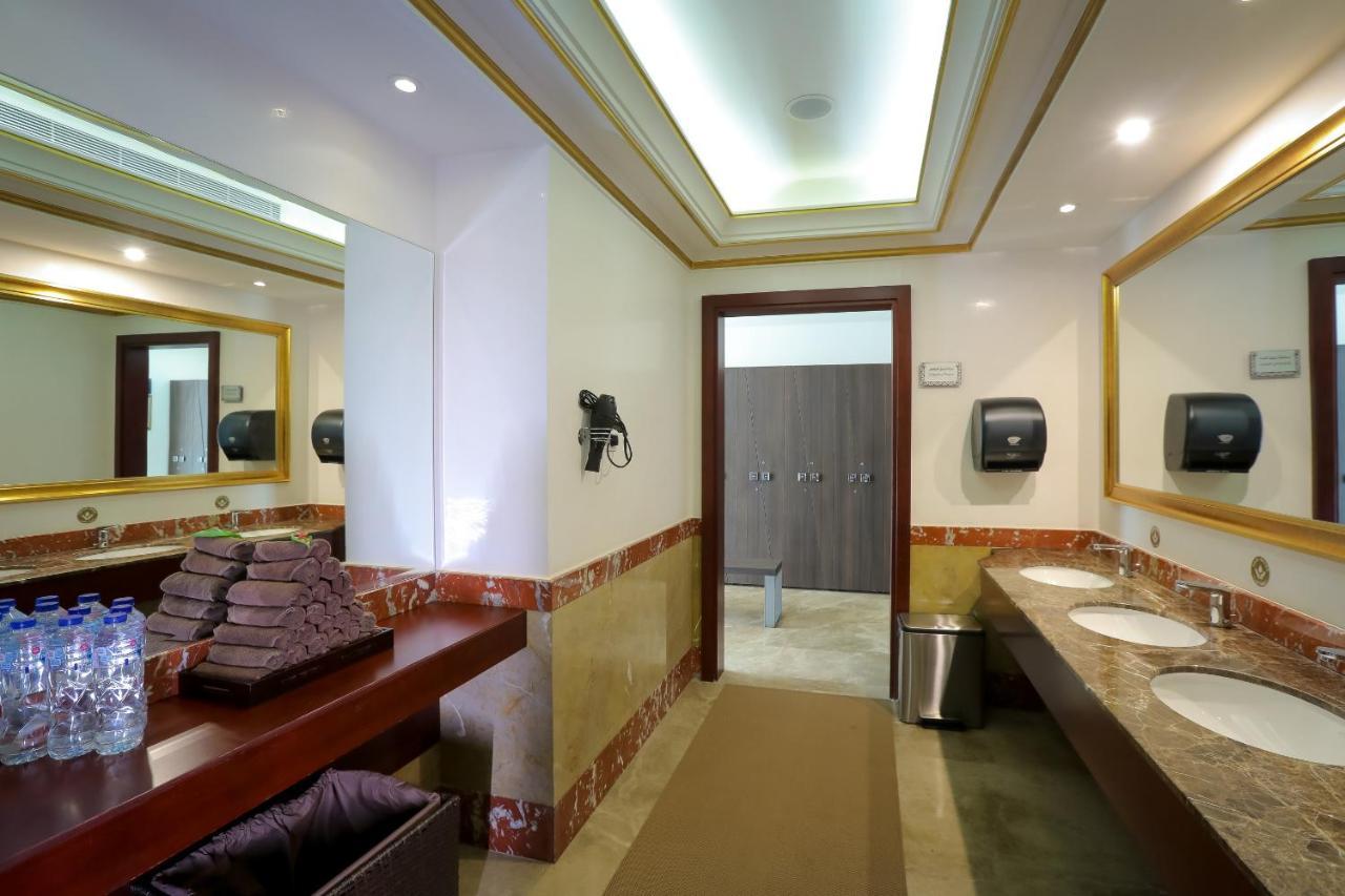 Moevenpick Hotel City Star Djeddah Extérieur photo A public restroom in a hotel