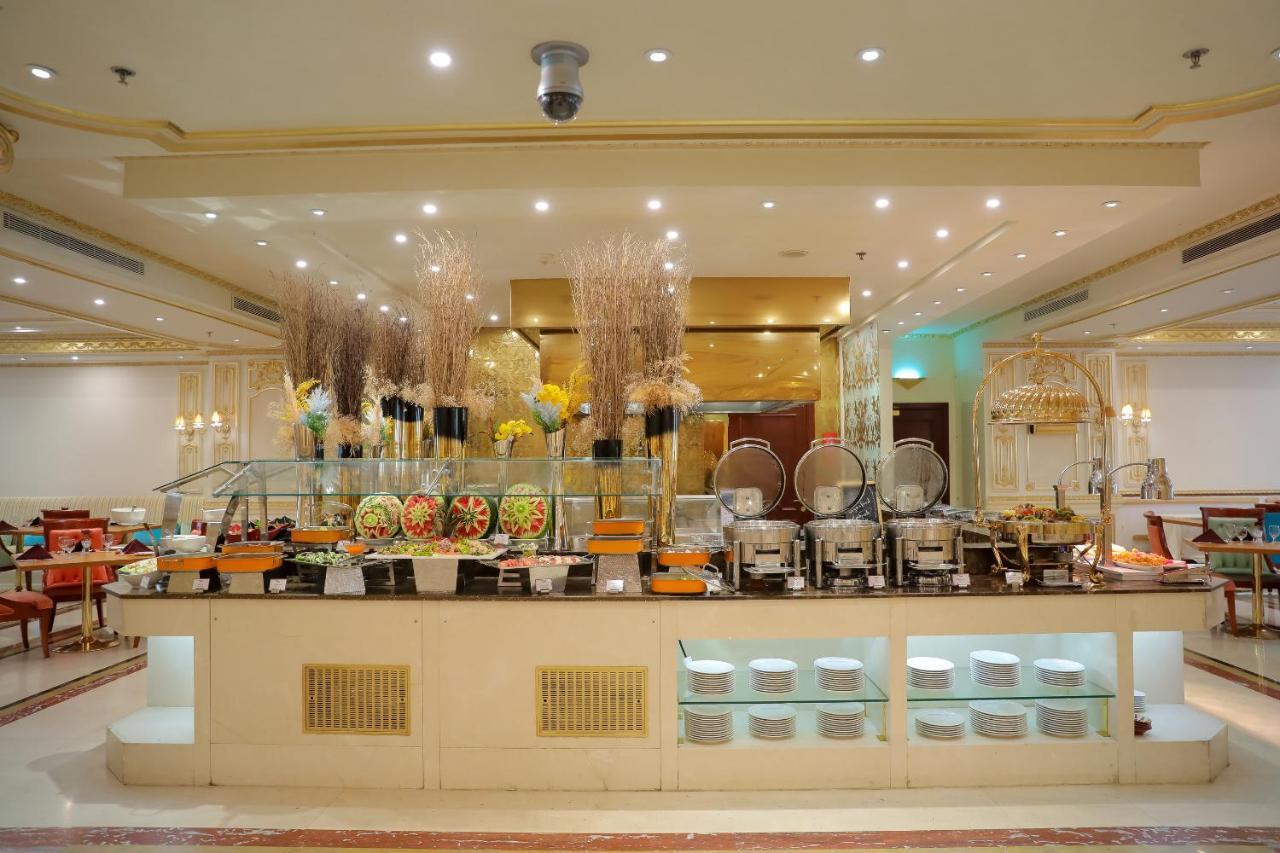 Moevenpick Hotel City Star Djeddah Extérieur photo A buffet at a hotel
