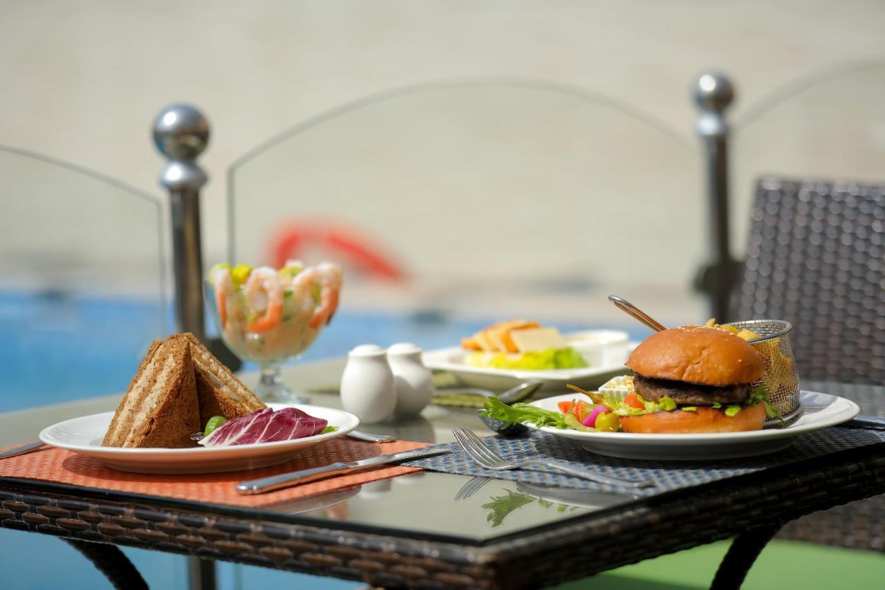 Moevenpick Hotel City Star Djeddah Extérieur photo A typical lunch at the hotel